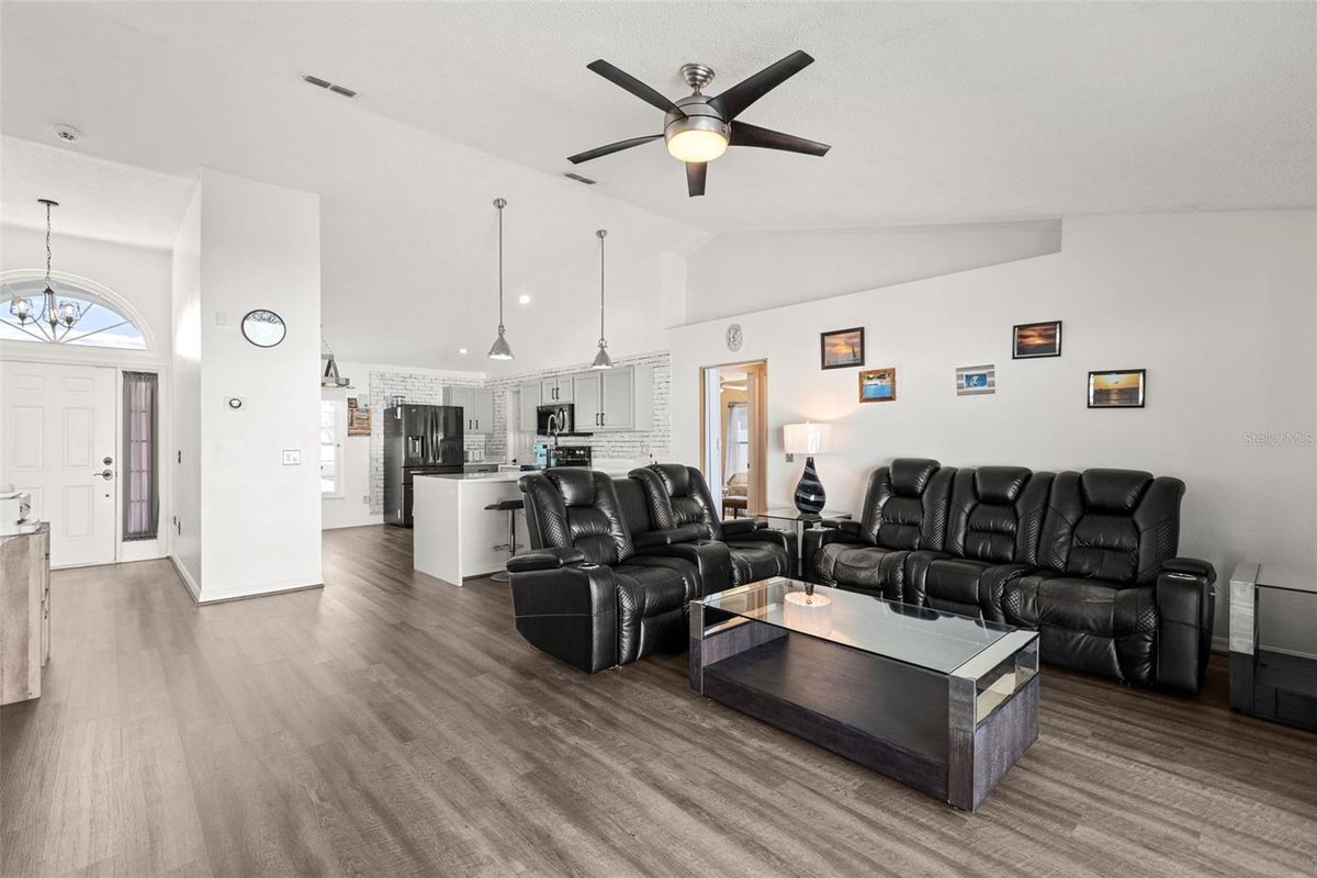 2232 home, photo 3